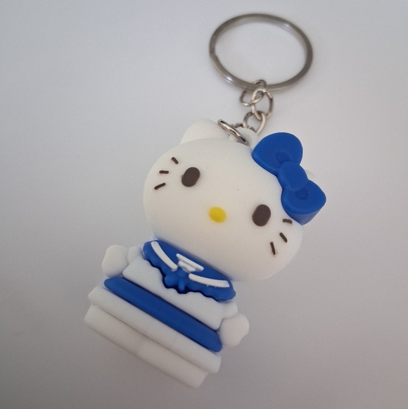 Hello Kitty Keychain - Picture 2 of 5